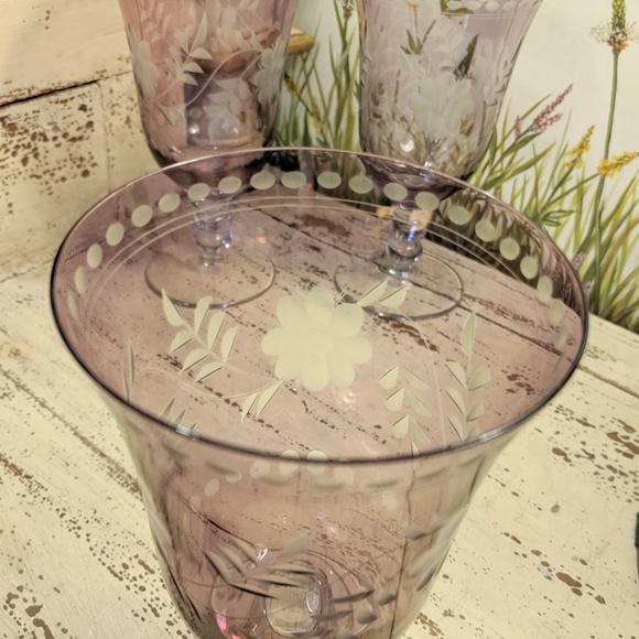 SOLD -- Set 4 Purple Wine Glass Drink ware - Picture 9 of 9